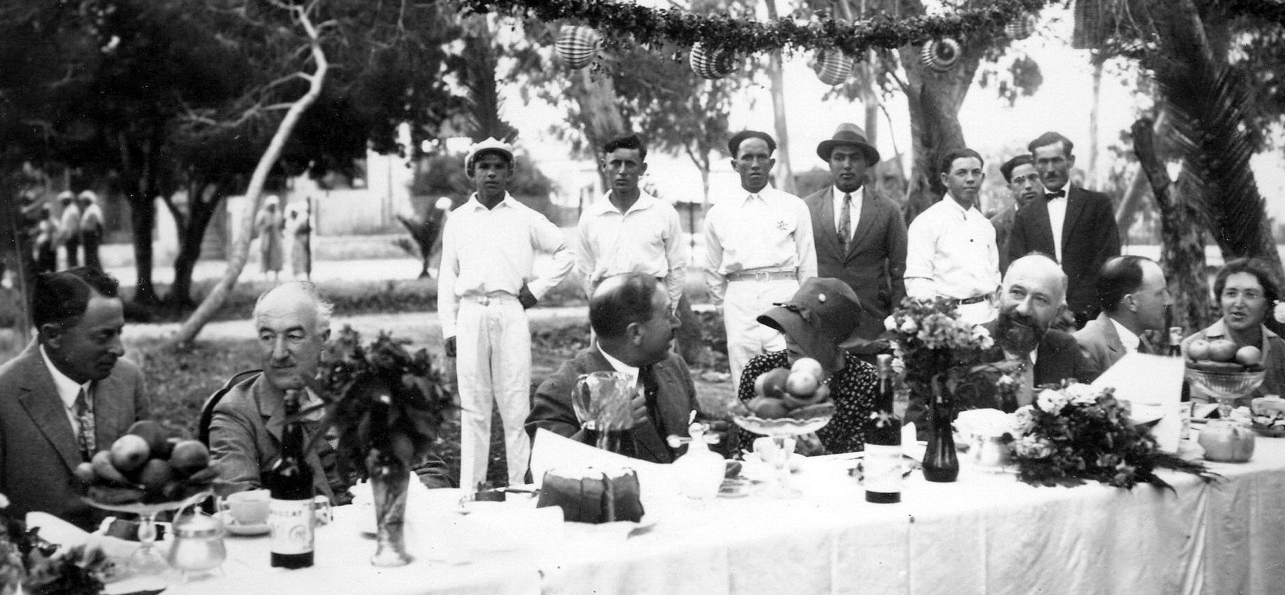 1929